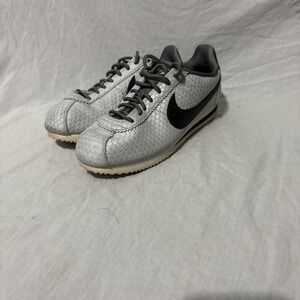 Nike Women's Classics Cortez Sz 9 902856 006 Metallic Pewter/White/Deep Pewter
